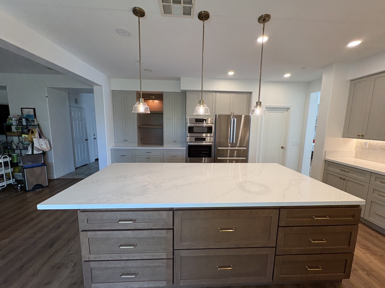 Kitchen island lighting design with pendant lights